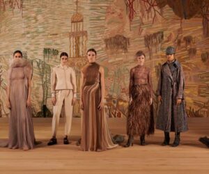 Oggi Stay. è Christian Dior, che racconta la società, l’arte e la politica attraverso la moda.