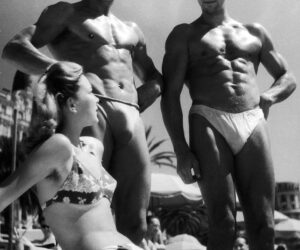 Oggi Stay. è Serge de Sazo che racconta perché il bikini fa ancora scandalo e non è simbolo di emancipazione