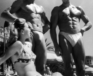 Oggi Stay. è Serge de Sazo che racconta perché il bikini fa ancora scandalo e non è simbolo di emancipazione