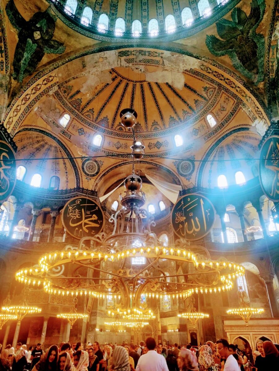 Interno della Moschea di Santa Sofia