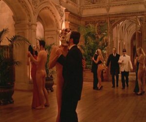 Oggi Stay. è Kubrick che racconta come la mercificazione della donna non è una questione maschile e la sex roulette e il calippo tour ne sono la prova.